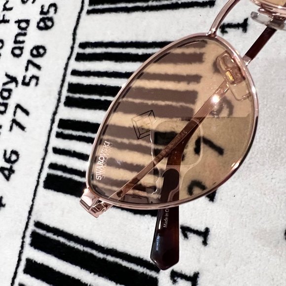 Swarovski Sk0261 28G Cat Eye Gold Tone Swarovski Crystal Logo On Arms Sunglasses main image 4